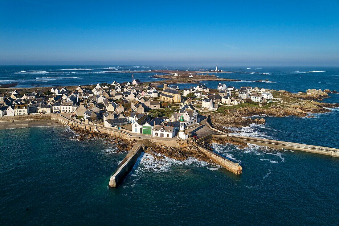 Frankreich,Finistere,Iroise Meer,Iles du Ponant,Parc Naturel Regional d'Armorique (Regionaler Naturpark Armorica),Ile de Sein,mit der Bezeichnung Les Plus Beaux de France (Das schönste Dorf Frankreichs),das Dorf (Luftaufnahme)