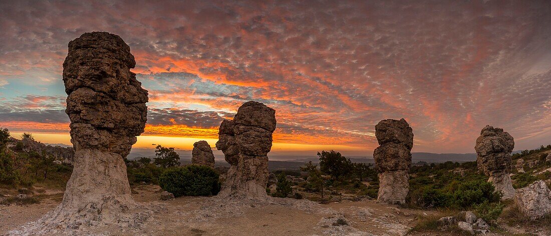 Frankreich,Alpes de Haute Provence,Felsen von Mourres,Forcalquier,Regionaler Naturpark Luberon