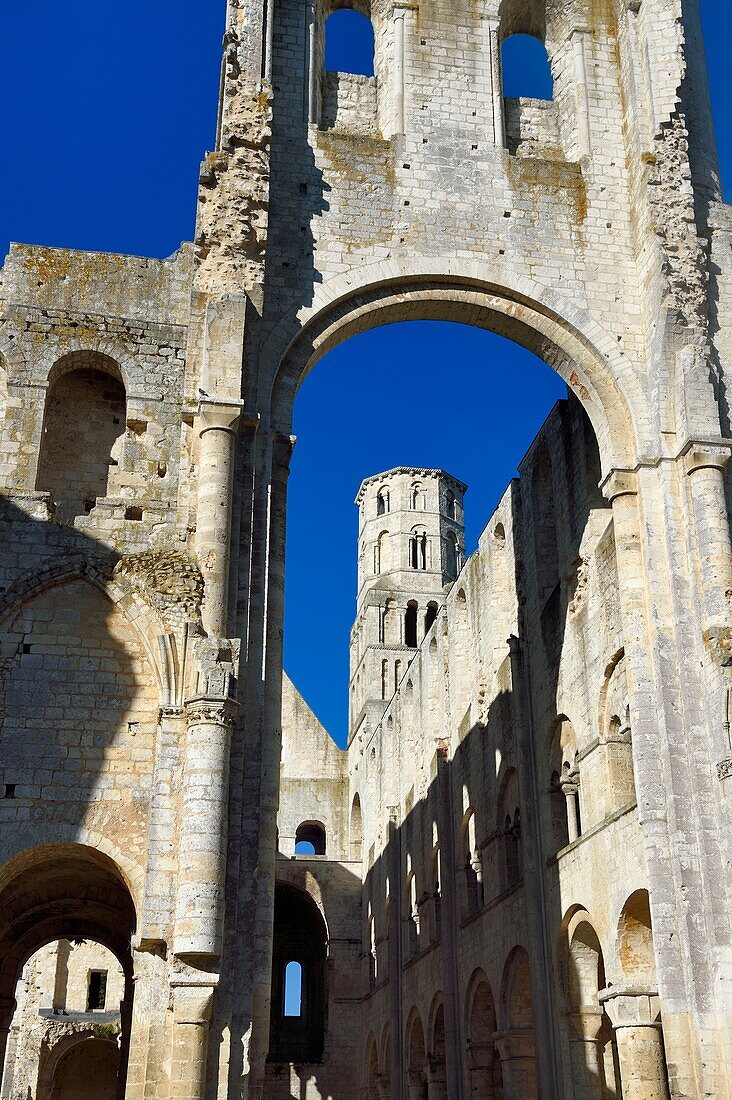 Frankreich,Seine-Maritime,Frankreich,Seine-Maritime,Pays de Caux,Regionaler Naturpark der normannischen Seine-Mäander,Jumieges,Abtei Saint Pierre de Jumieges, gegründet im 7.