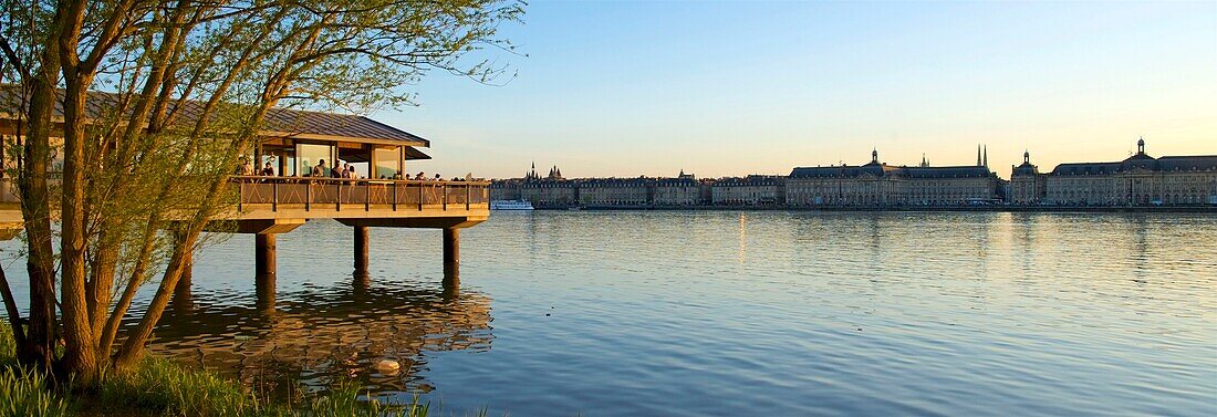 Frankreich,Gironde,Bordeaux,von der UNESCO zum Weltkulturerbe erklärte Gegend,Ufer der Garonne,Quai des Queyries,Restaurant L'Estacade