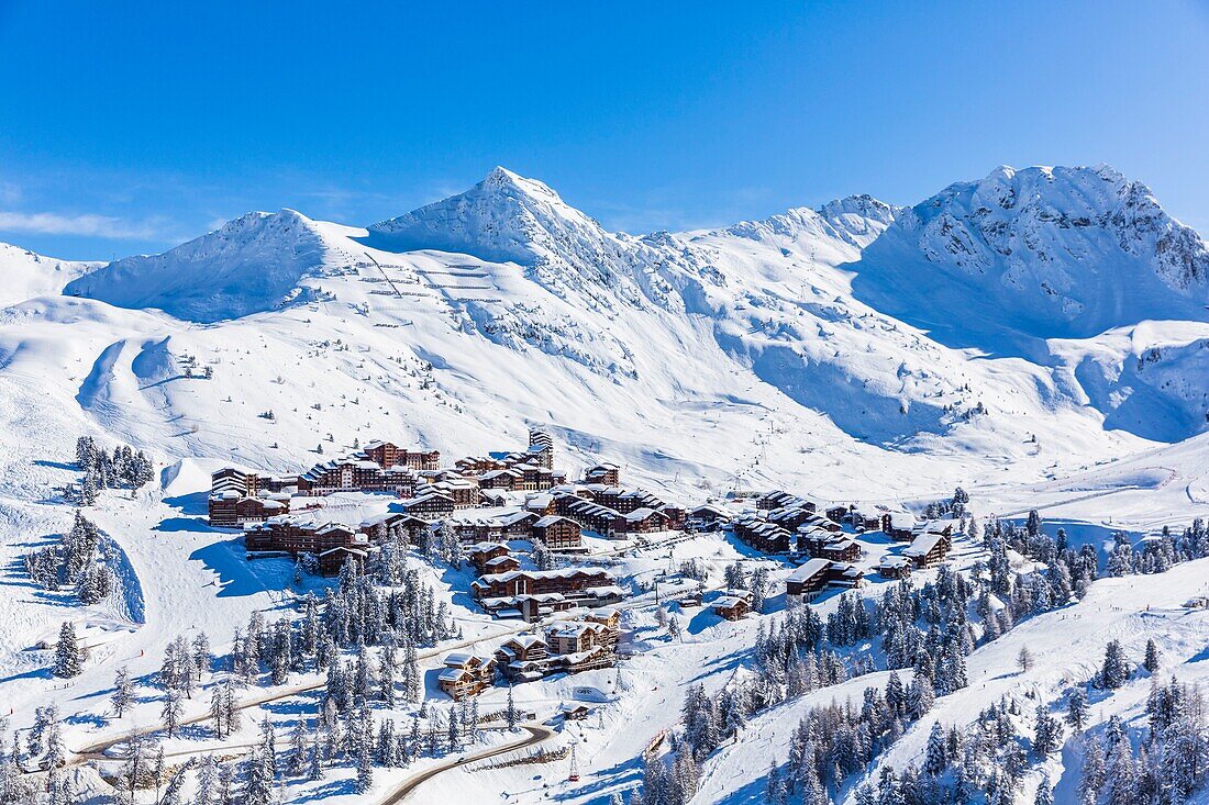 Frankreich,Savoie,Vanoise-Massiv,Tal der Haute Tarentaise,La Plagne,Teil des Paradiski-Gebietes,Blick auf Belle Plagne,(Luftaufnahme)