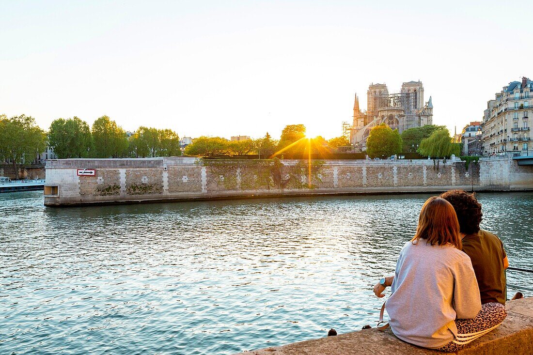 Frankreich,Paris,von der UNESCO zum Weltkulturerbe erklärtes Gebiet,Saint Louis Island,Orleans Pier bei Sonnenuntergang