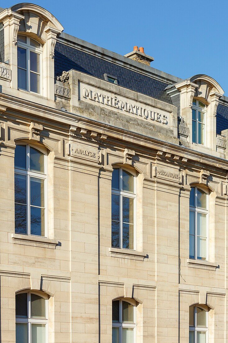 France,Meurthe et Moselle,Nancy,facade of the College de la Craffe (Craffe college school) former Mathematics and Physics Institute built in 1905 by architect Albert Jasson