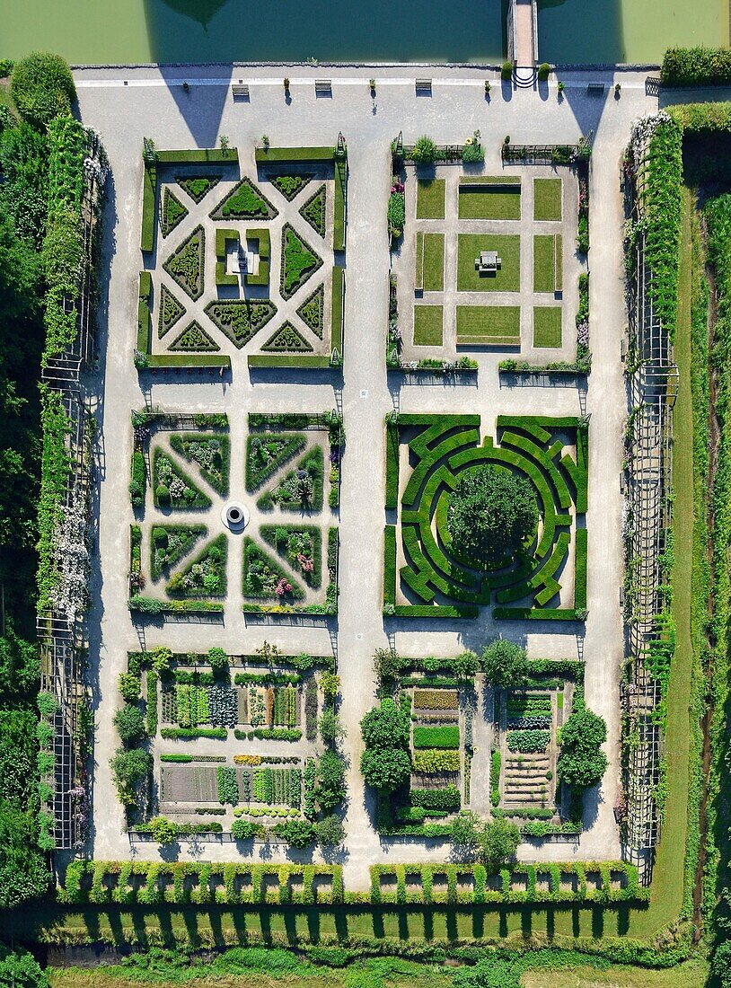 Frankreich,Loiret,Chilleurs aux Bois,Schloss Chamerolles,Obligatorische Erwähnung: Chateau de Chamerolles,im Besitz des Departements Loiret (Luftaufnahme)