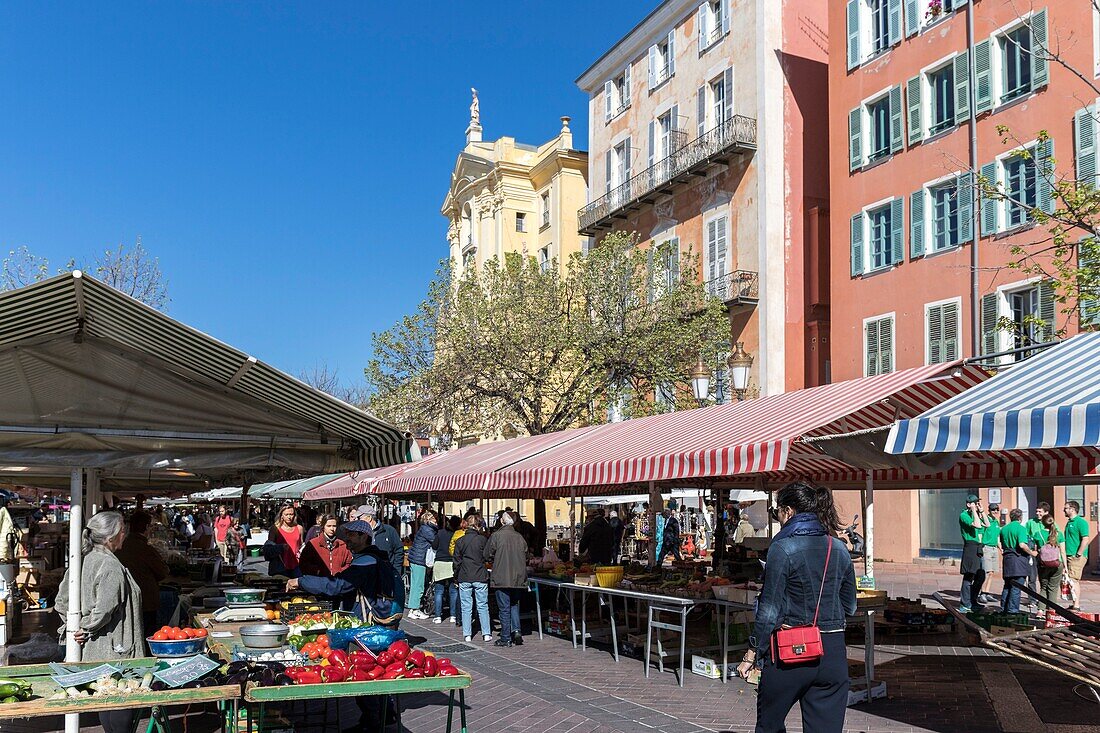 Frankreich,Alpes Maritimes,Nizza,von der UNESCO zum Weltkulturerbe erklärt,Altstadt von Nizza,Cours Saleya Markt,Gemüsestand