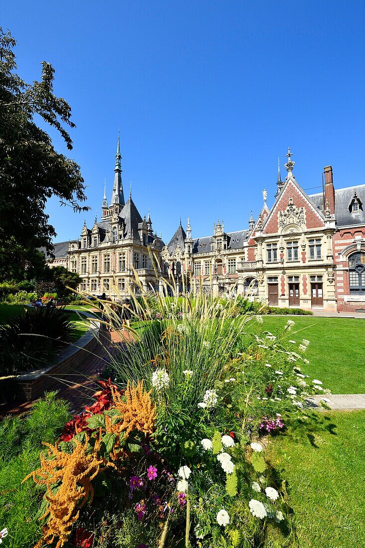 Frankreich,Seine Maritime,Pays de Caux,Alabasterküste,Fecamp,der im späten 19. Jahrhundert errichtete Benediktinerpalast im Stil der Gotik und Neorenaissance ist sowohl Produktionsstätte des Benediktinerlikörs als auch Museum