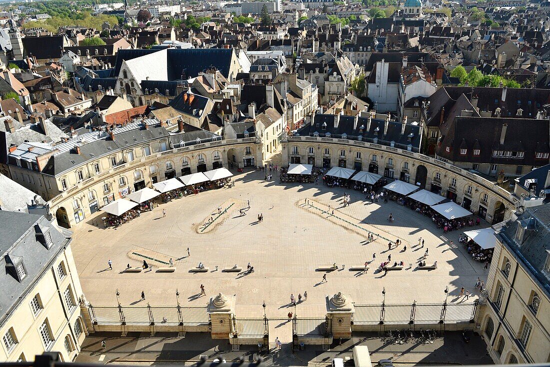 Frankreich,Cote d'Or,Dijon,von der UNESCO zum Weltkulturerbe erklärtes Gebiet,Place de la Libération (Platz der Befreiung) vom Turm Philippe le Bon (Philipp der Gute) des Palastes der Herzöge von Burgund aus gesehen