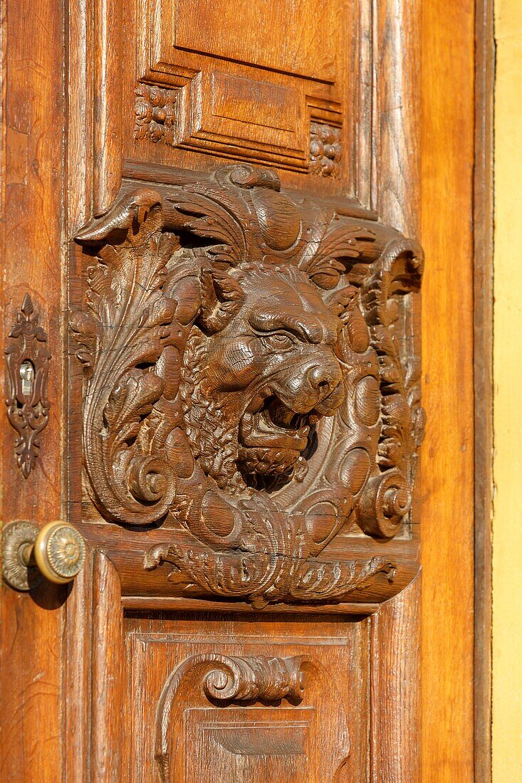 France,Meurthe et Moselle,Nancy,an art deco facade of a house in Rue de la Ravinelle (Ravinelle street),detail of the door