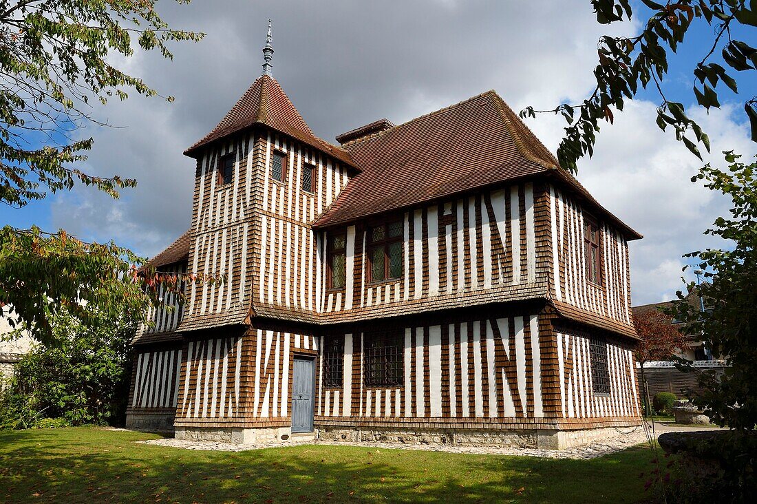Frankreich,Seine Maritime,Petit Couronne bei Rouen,Pierre Corneille Museum,typisches normannisches Herrenhaus mit Fachwerk,es diente dem Schriftsteller als Landhaus