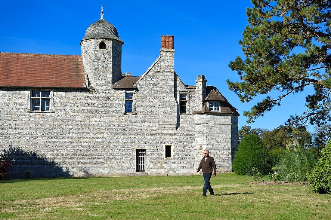 Frankreich,Seine Maritime,Cote d'Albatre (Alabasterküste),Pays de Caux,Varengeville sur Mer,das Manoir d'Ango (Herrenhaus Ango),Jean Baptiste Hugot Mitbesitzer des Herrenhauses mit seinen beiden Schwestern