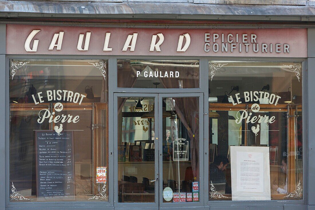 France,Meurthe et Moselle,Nancy,front window of former grocery shop Gaulard today a restaurant Le Bistrot Saint Pierre
