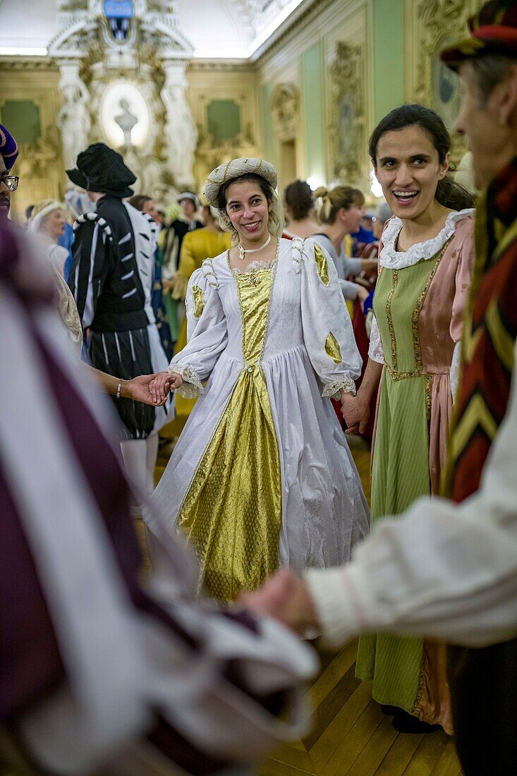 Frankreich,Indre et Loire,Loire-Tal von der UNESCO zum Weltkulturerbe erklärt,Tours,Festsaal im Rathaus,Renaissance-Ball im Kostüm