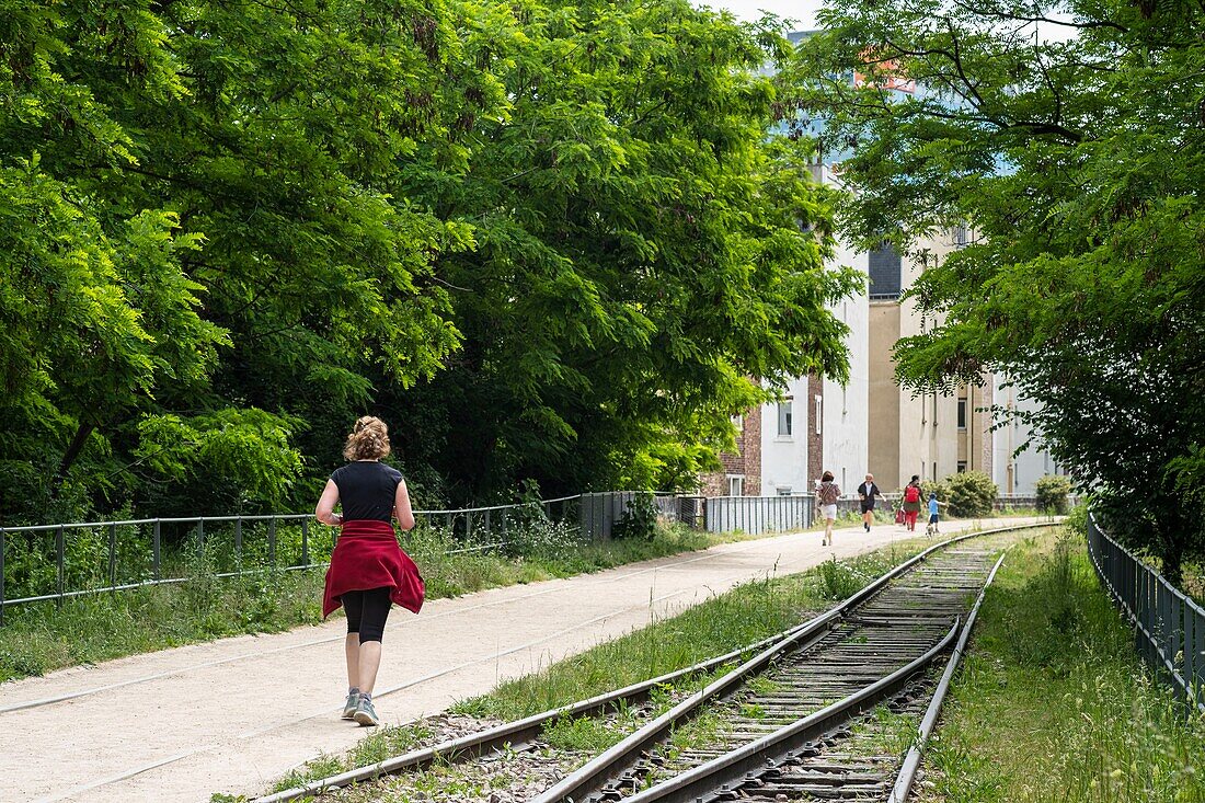 France,Paris,along the GR® Paris 2024 (or GR75),metropolitan long-distance hiking trail created in support of Paris bid for the 2024 Olympic Games,Saint-Lambert district,the Little Belt of the 15th,a former railway line