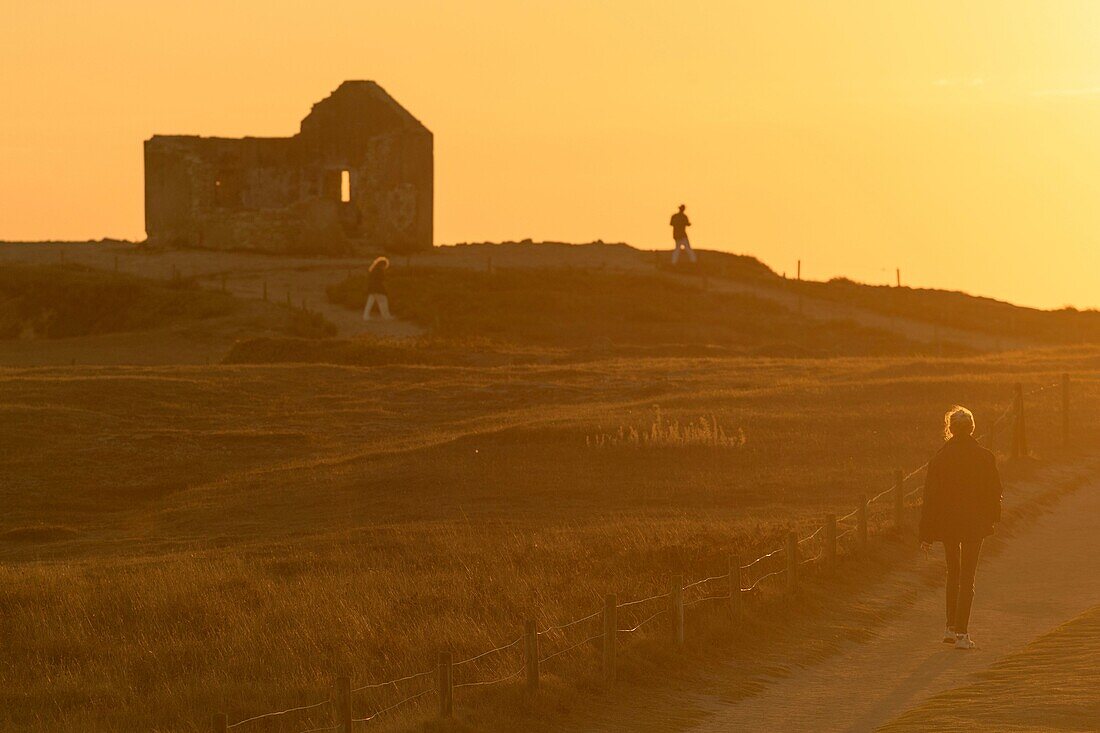 France,Morbihan,Saint-Pierre-Quiberon,the tip of Percho at sunset