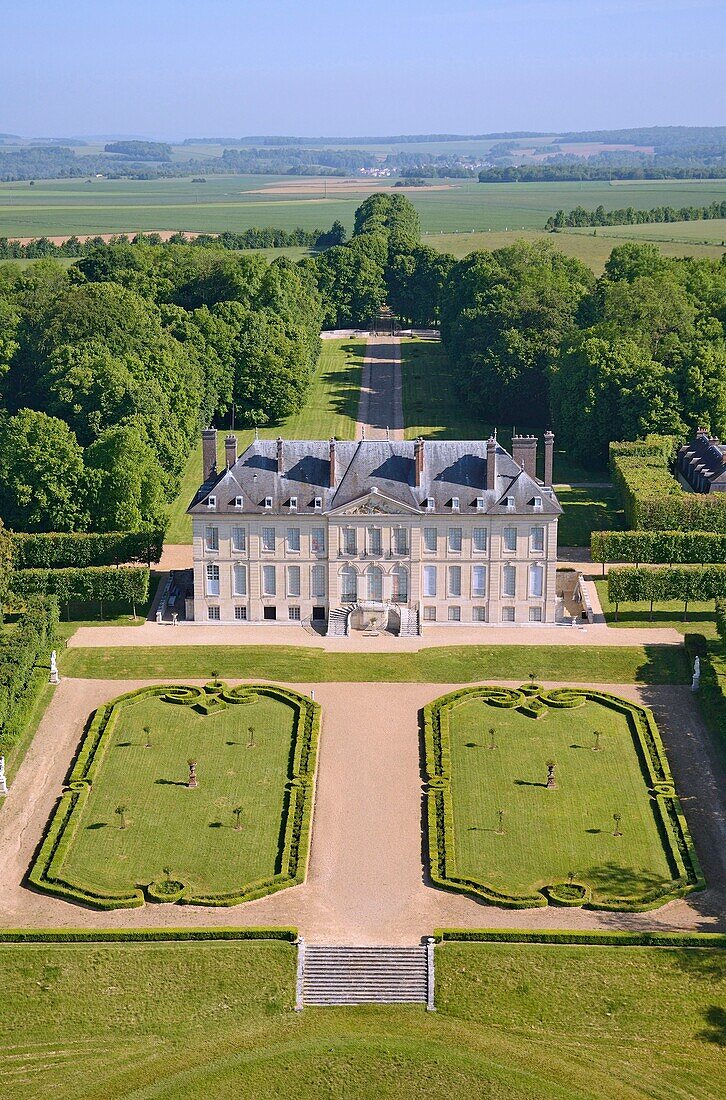 Frankreich,Val d'Oise,Naturpark Vexin,Chaussy,Anwesen Villarceaux,das Schloss aus dem 18. Jahrhundert (Luftaufnahme)