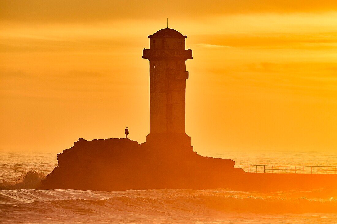 France,Finistere,Iroise Sea,Iles du Ponant,Parc Naturel Regional d'Armorique (Armorica Regional Natural Park),Ile de Sein,labelled Les Plus Beaux de France (The Most Beautiful Village of France),the Ar Gueveur lighthouse at sunset