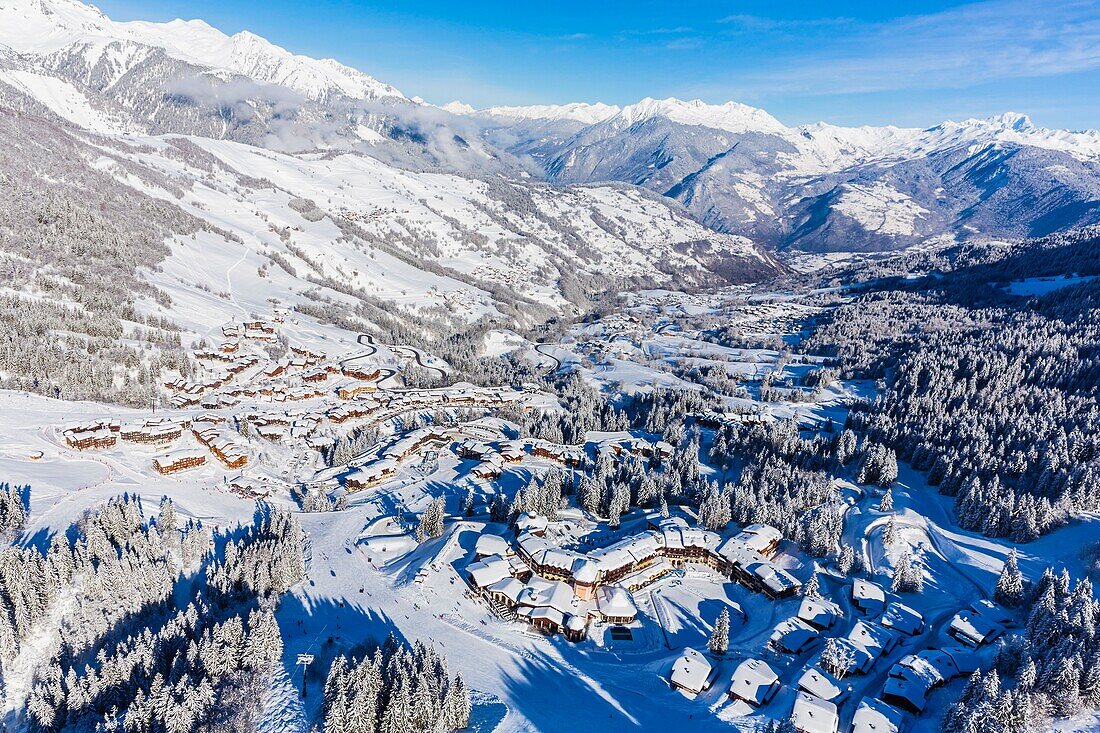 Frankreich,Savoie,Valmorel,Massiv der Vanoise,Tarentaise-Tal,Blick auf das Massiv von La Lauziere und das Massiv von Beaufortain,(Luftaufnahme)