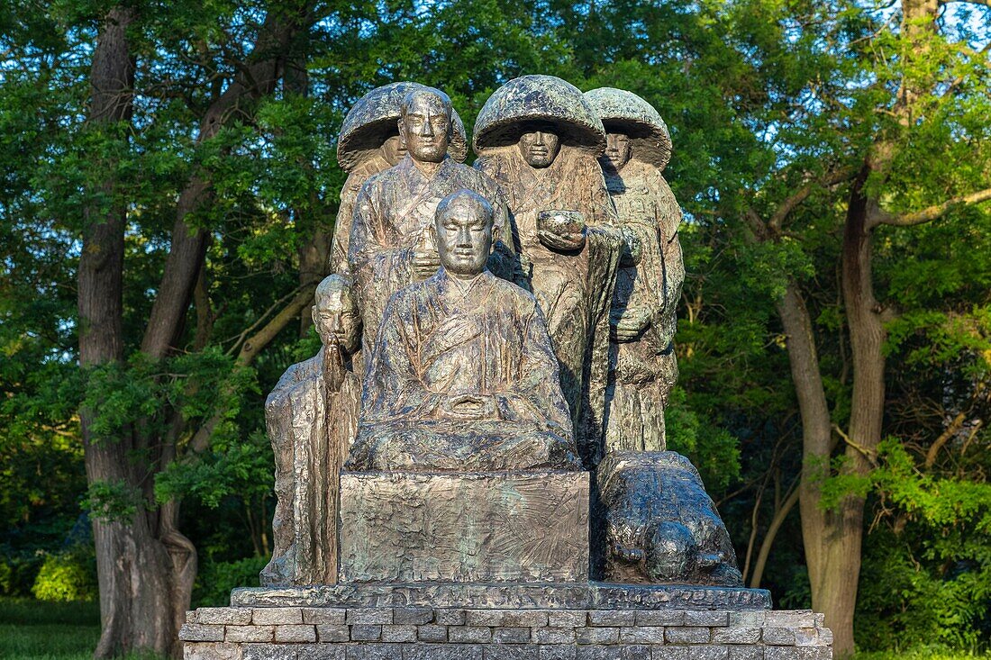 France,Paris,along the GR® Paris 2024 (or GR75),metropolitan long-distance hiking trail created in support of Paris bid for the 2024 Olympic Games,Bois de Vincennes,Pilgrims of Clouds and Water,bronze of the Japanese sculptor Torao Yazaki