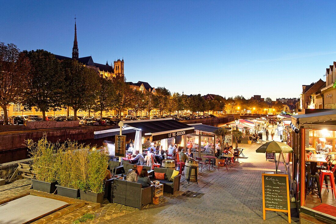 France,Somme,Amiens,Saint-Leu district,Quai Belu on the banks of the Somme river and Notre-Dame cathedral,jewel of the Gothic art,listed as World Heritage by UNESCO