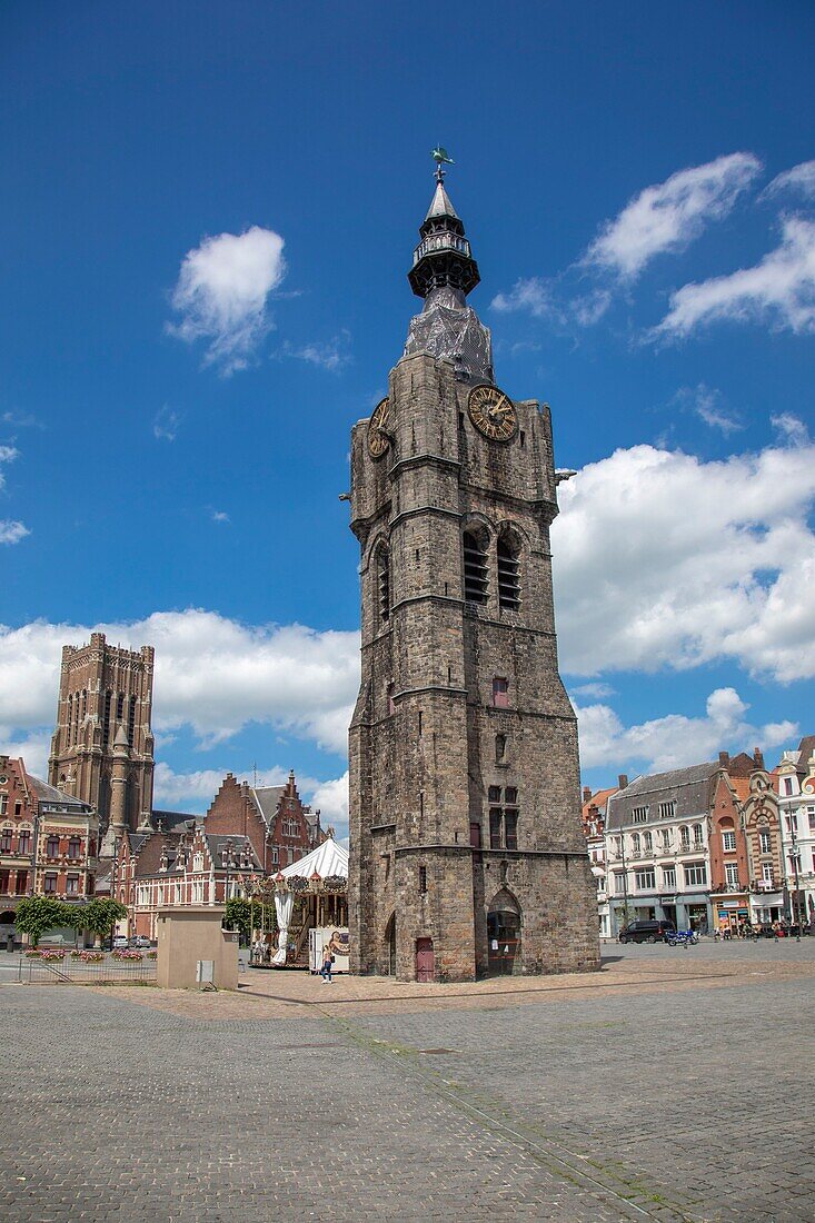 Frankreich,Pas de Calais,Bethune,grand place,Saint-Vaast Kirche und Belfried von der UNESCO zum Weltkulturerbe erklärt