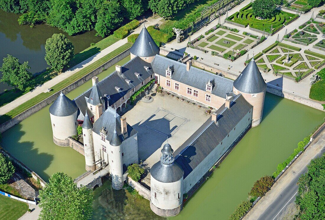 France,Loiret,Chilleurs aux Bois,Castle Chamerolles,Compulsory mention: Chateau de Chamerolles,owned by the department of Loiret (aerial view)