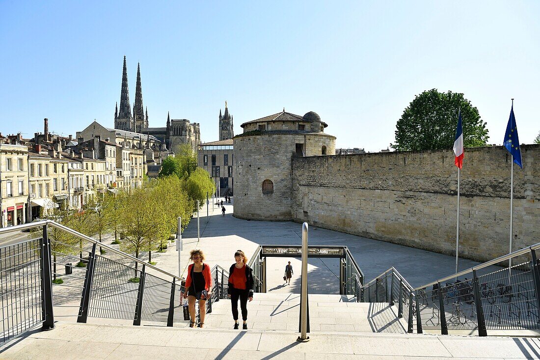 Frankreich,Gironde,Bordeaux,von der UNESCO zum Weltkulturerbe erklärtes Gebiet,Rathausviertel,Schloss Ha,Kathedrale Saint Andre und Pey-Berland-Turm ist der Glockenturm der Kathedrale Saint Andre