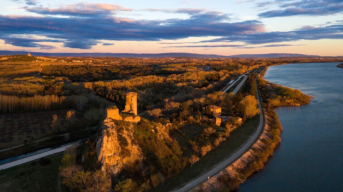 France,Vaucluse,Châteauneuf du Pape,castle of L'Hers (Xe) on the banks of the Rhone (aerial view)