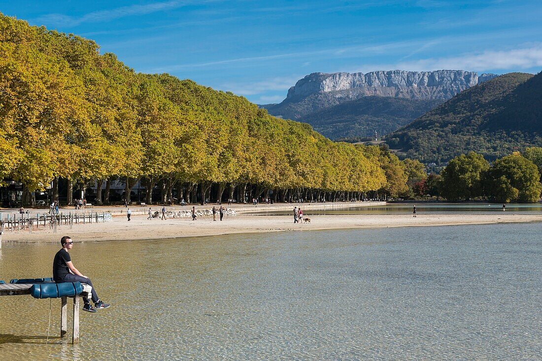 France,Haute Savoie,Annecy,the lake on the edge of the Paquier esplanade,in very low water during the drought of 2018 and the Parmelan mountain in the Bornes massif