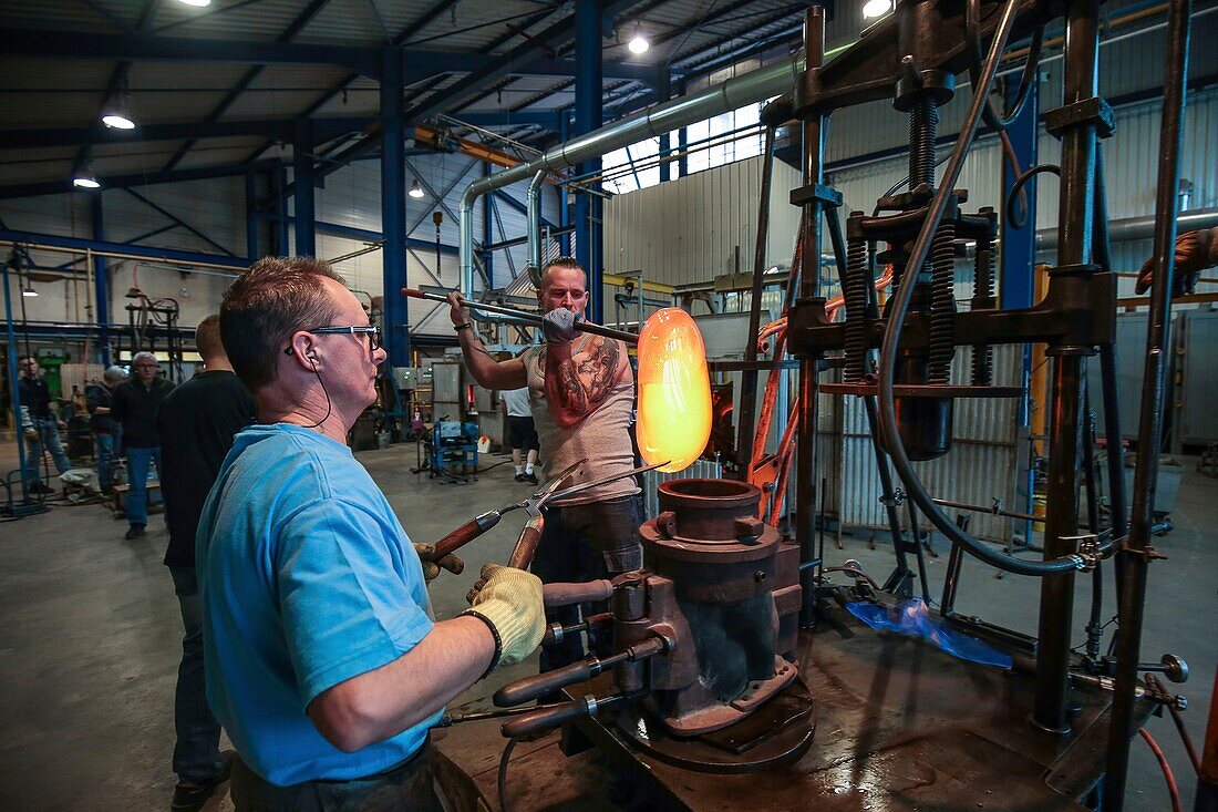 France,Bas Rhin,Wingen sur Moder,Lalique factory,manufacture of crystal product,the hot market,picking of colored crystal,Lalique is a French luxury company,founded by the master glassmaker and French jewelry designer Rene Lalique in 1888,It manufactures and distributes pieces in various fields: decorative objects,interior architecture,jewelery,perfumes and art pieces.