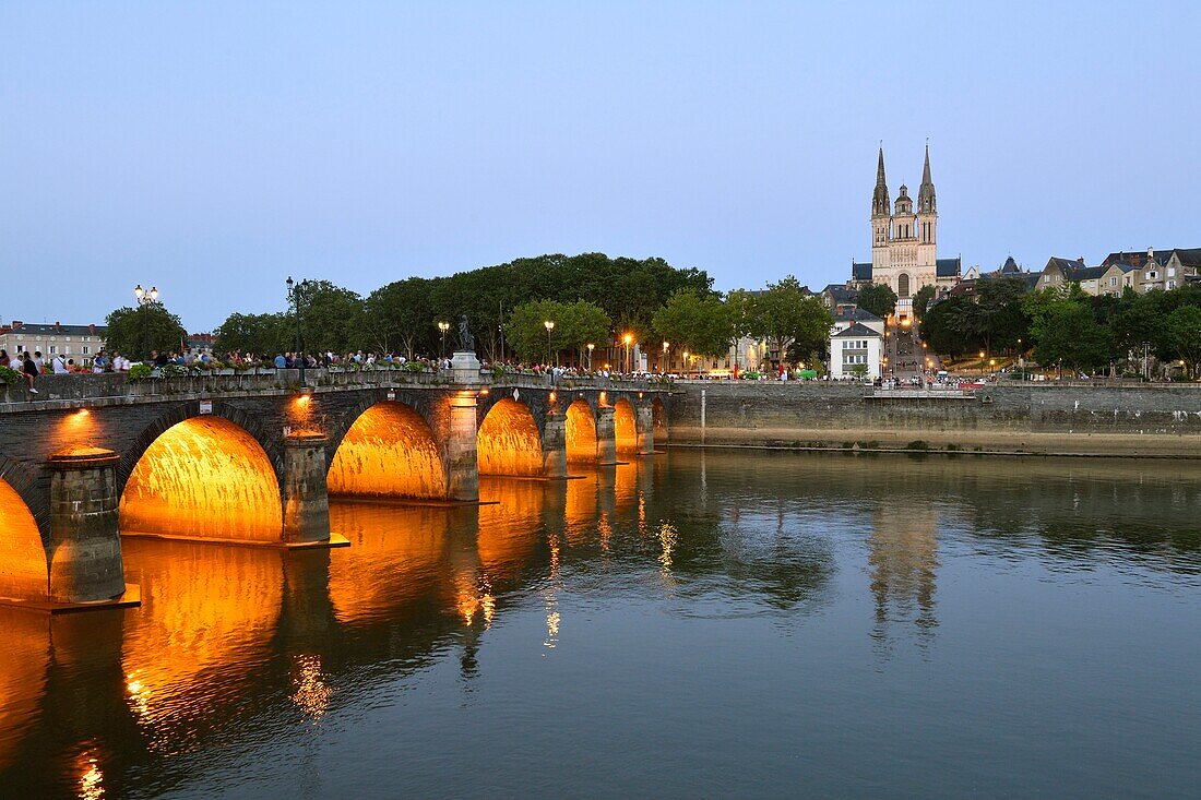 Frankreich,Maine et Loire,Angers,Verdun-Brücke über den Fluss Maine und Kathedrale Saint Maurice
