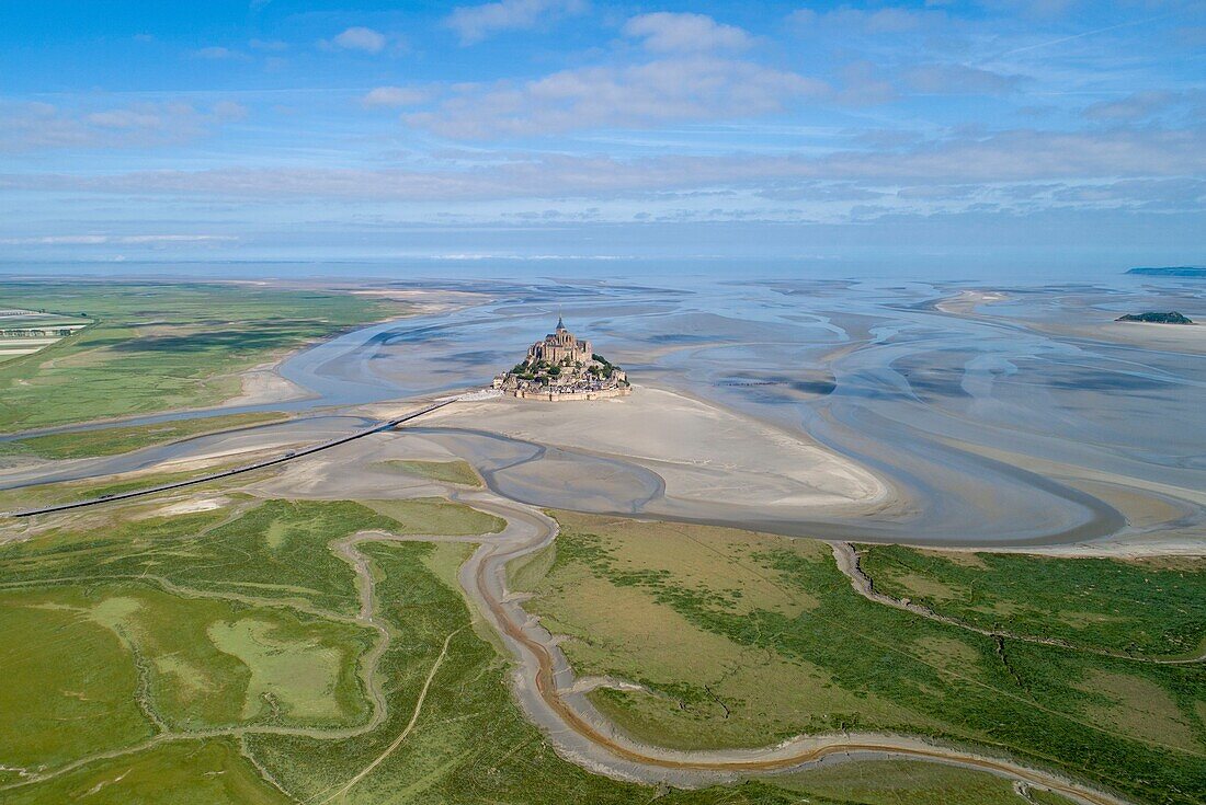 Frankreich,Manche,Bucht von Mont Saint-Michel,von der UNESCO zum Weltkulturerbe erklärt (Luftaufnahme)