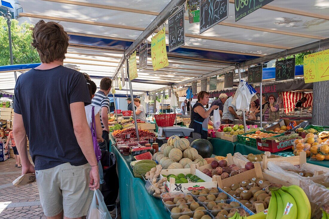 France,Hauts de Seine,Levallois Perret,Jean Zay market