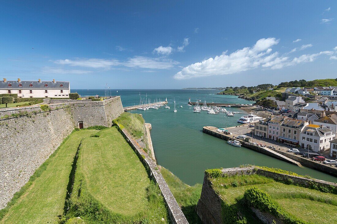 Frankreich,Morbihan,Belle-Ile Insel,le Palais,der Hafen des Palais von der Zitadelle Vauban aus gesehen