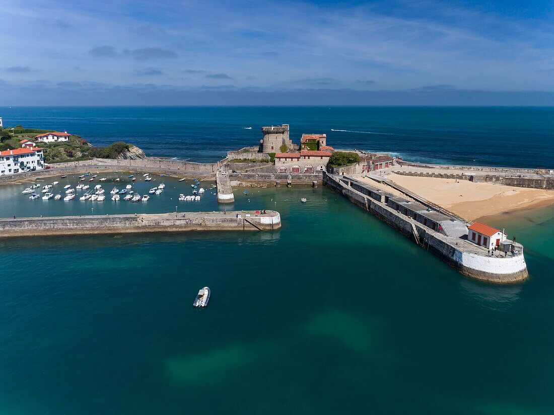 Frankreich,Pyrenees Atlantiques,Baskenland,Ciboure,Ciboure und Fort Socoa (Luftaufnahme)