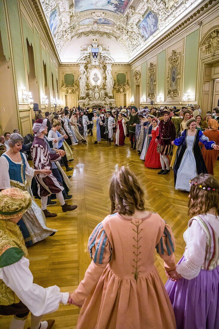 Frankreich,Indre et Loire,Loire-Tal als Weltkulturerbe der UNESCO,Tours,Festsaal im Rathaus,Renaissance-Ball im Kostüm