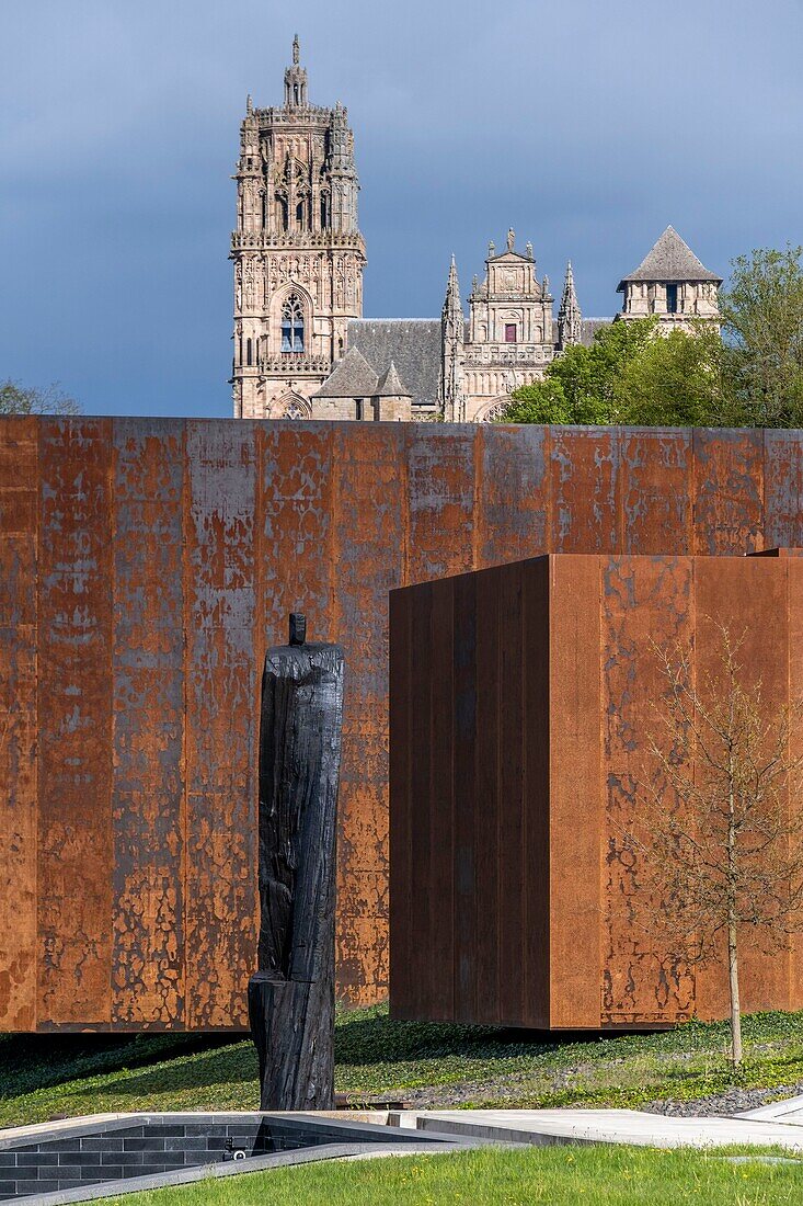 France,Aveyron,Rodez,the Soulages Museum,designed by the Catalan architects RCR associated with Passelac & Roques,Christian Lapie statue