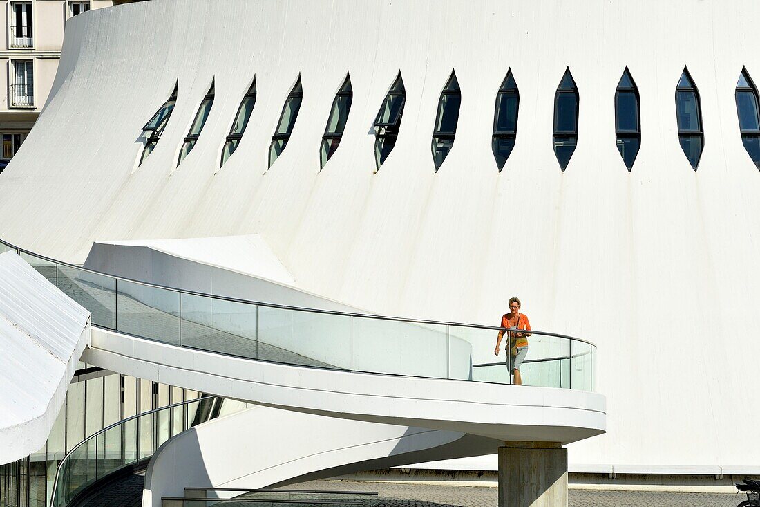 Frankreich,Seine Maritime,Le Havre,von Auguste Perret wiederaufgebaute Stadt, die von der UNESCO zum Weltkulturerbe erklärt wurde,Raum Niemeyer,Kleiner Vulkan, entworfen von Oscar Niemeyer,Bibliothek