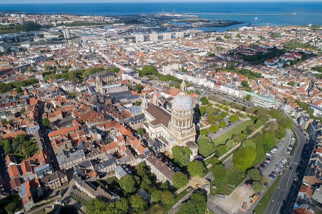 Frankreich,Pas de Calais,Boulogne sur Mer,Basilique Notre Dame de l'Immaculee Conception (Luftaufnahme)