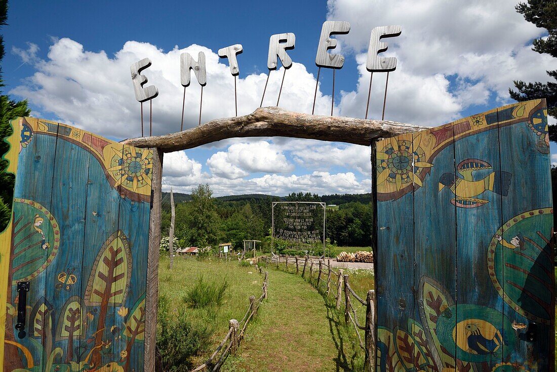 France,Vosges,Girmont Val d'Ajol,Girmont,garden Une Figue dans un Poirier,participative functioning,permaculture,garden entrance