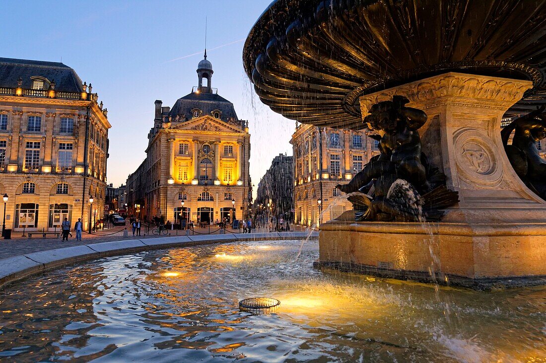 Frankreich,Gironde,Bordeaux,von der UNESCO zum Weltkulturerbe erklärtes Gebiet,Stadtteil Saint Pierre,Place de la Bourse und Brunnen der drei Grazien