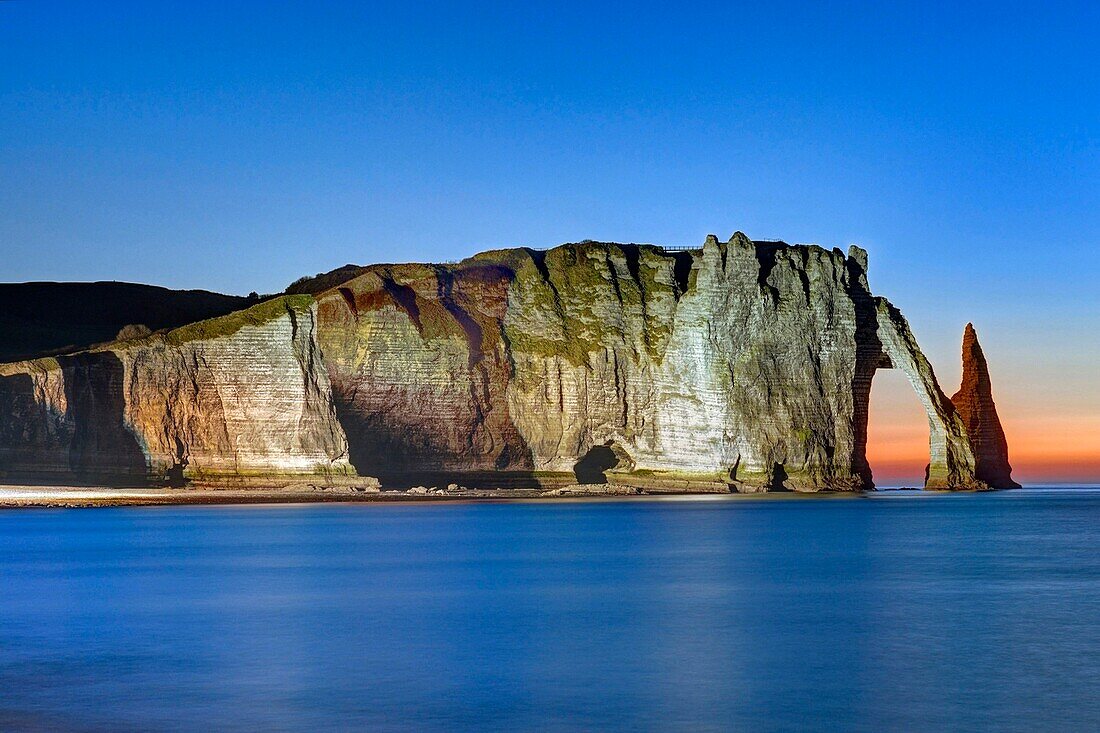 Frankreich,Seine-Maritime,Etretat,die beleuchteten Klippen