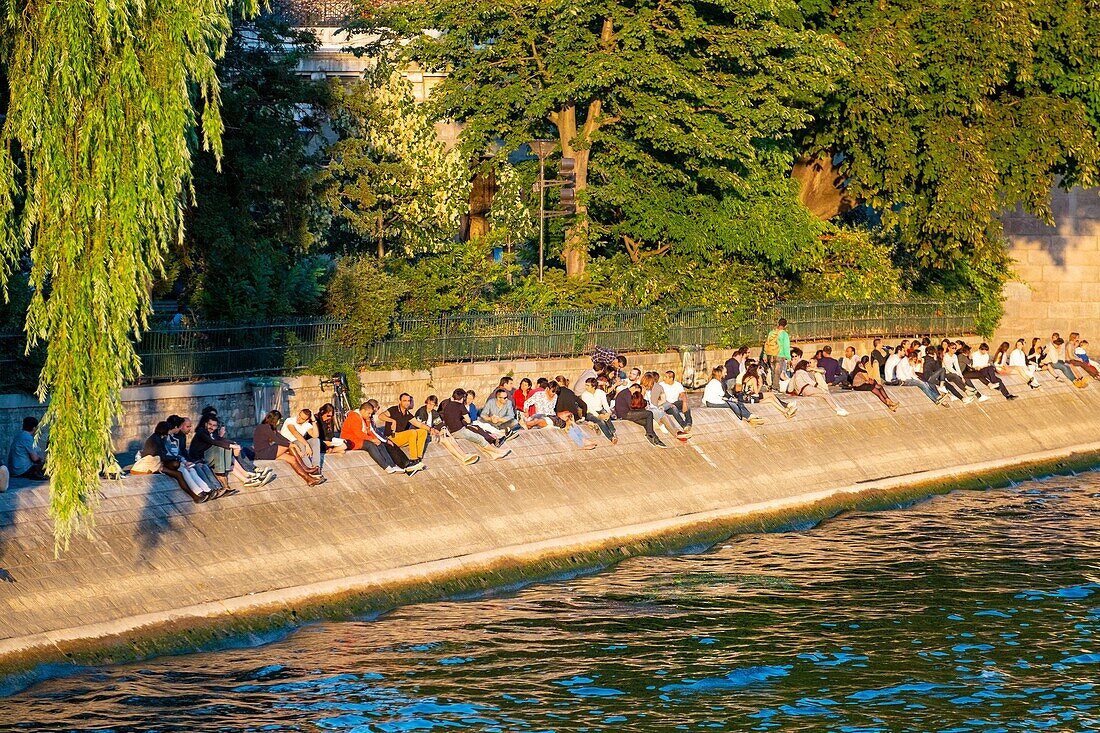 France,Paris,area listed as World Heritage by UNESCO,the Seine embankment,the Ile de la Cite