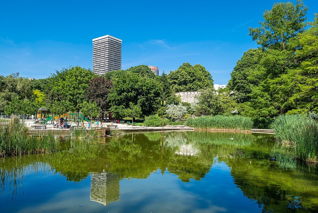 France,Paris,along the GR® Paris 2024 (or GR75),metropolitan long-distance hiking trail created in support of Paris bid for the 2024 Olympic Games,Maison Blanche district,Kellermann park