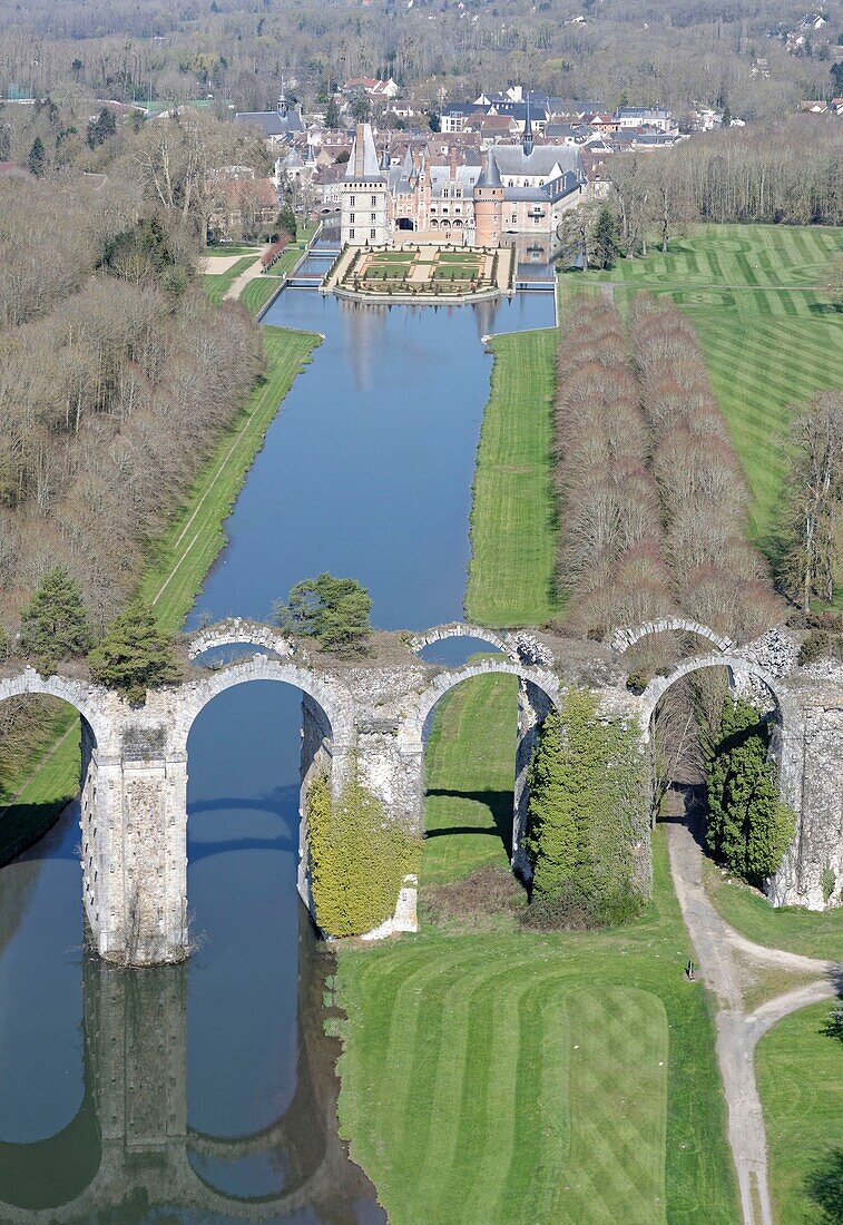 France,Eure et Loir,Chateau de Maintenon,Maintenon Acqueduct,unfinished piece of art,built under the reign of Louis XIV,crossing the Eure Valley (aerial view)