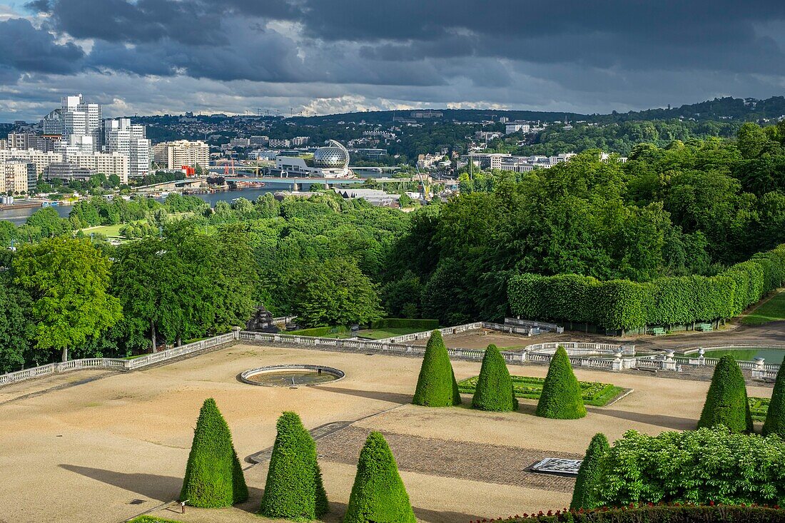 France,Hauts-de-Seine,Saint-Cloud,domaine national de Saint-Cloud or parc de Saint-Cloud,panoramic view over Boulogne-Billancourt,Ile Seguin and the Seine Musicale
