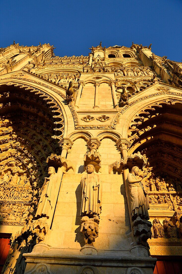 Frankreich,Somme,Amiens,Kathedrale Notre-Dame,Juwel der gotischen Kunst,von der UNESCO zum Weltkulturerbe erklärt,die Westfassade