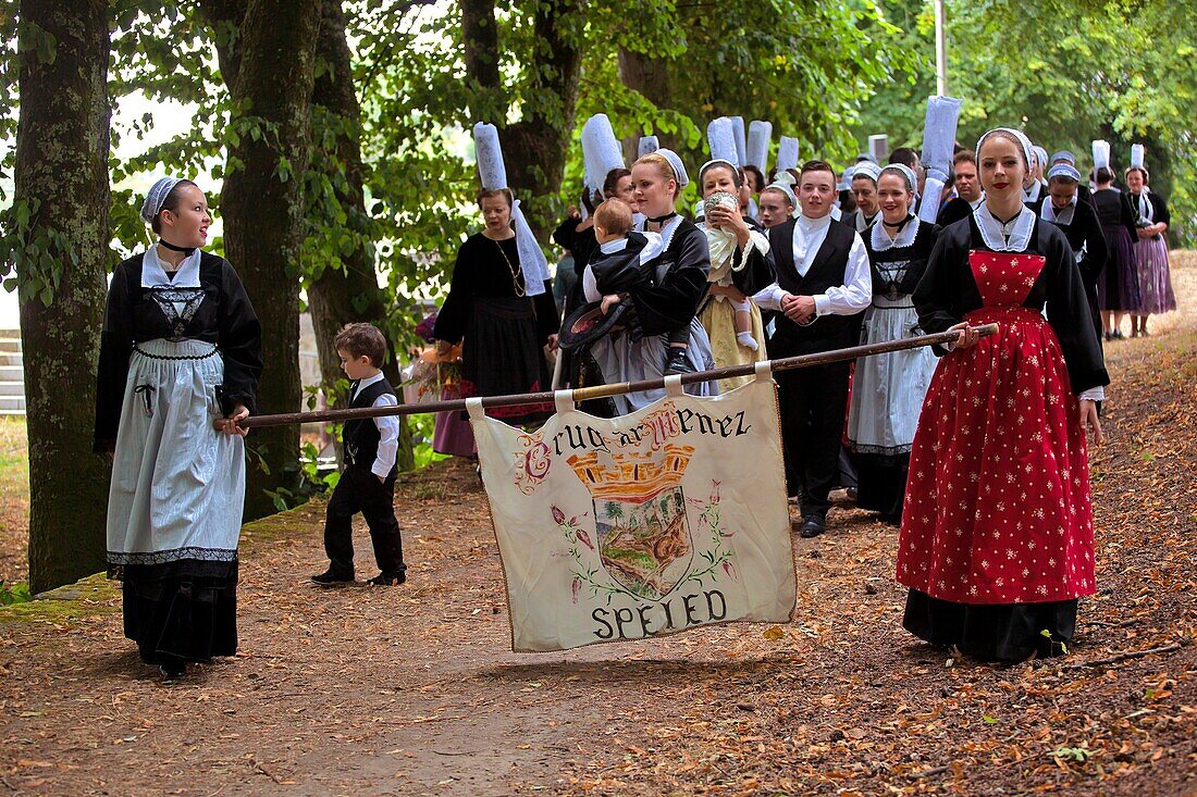 France,Finistere,Festival of the Embroiderers of Pont l'Abbé,Parade of the Cercle Brug ar Menez de Spezet