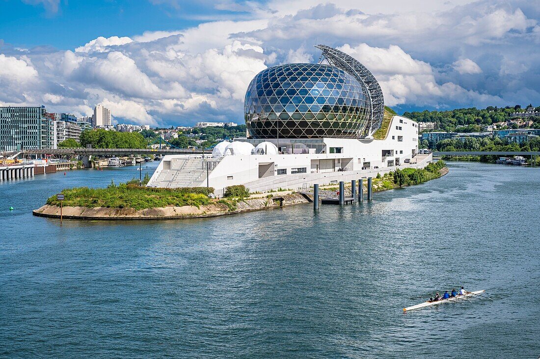 France,Hauts-de-Seine,Boulogne-Billancourt,Ile Seguin,Seine Musicale,a cultural complex dedicated to music and shows by the architects Shigeru Ban and Jean de Gastines,inaugurated in April 2017