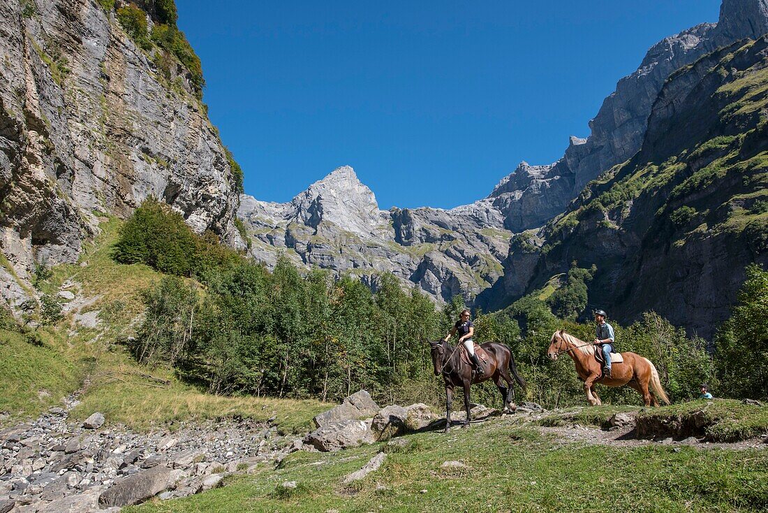 Frankreich,Haute Savoie,Sixt Fer a Cheval,Reitwanderung im Hufeisenzirkus bis zum Ende der Welt,die Pyramide des Osmanenkopfes (2549m)