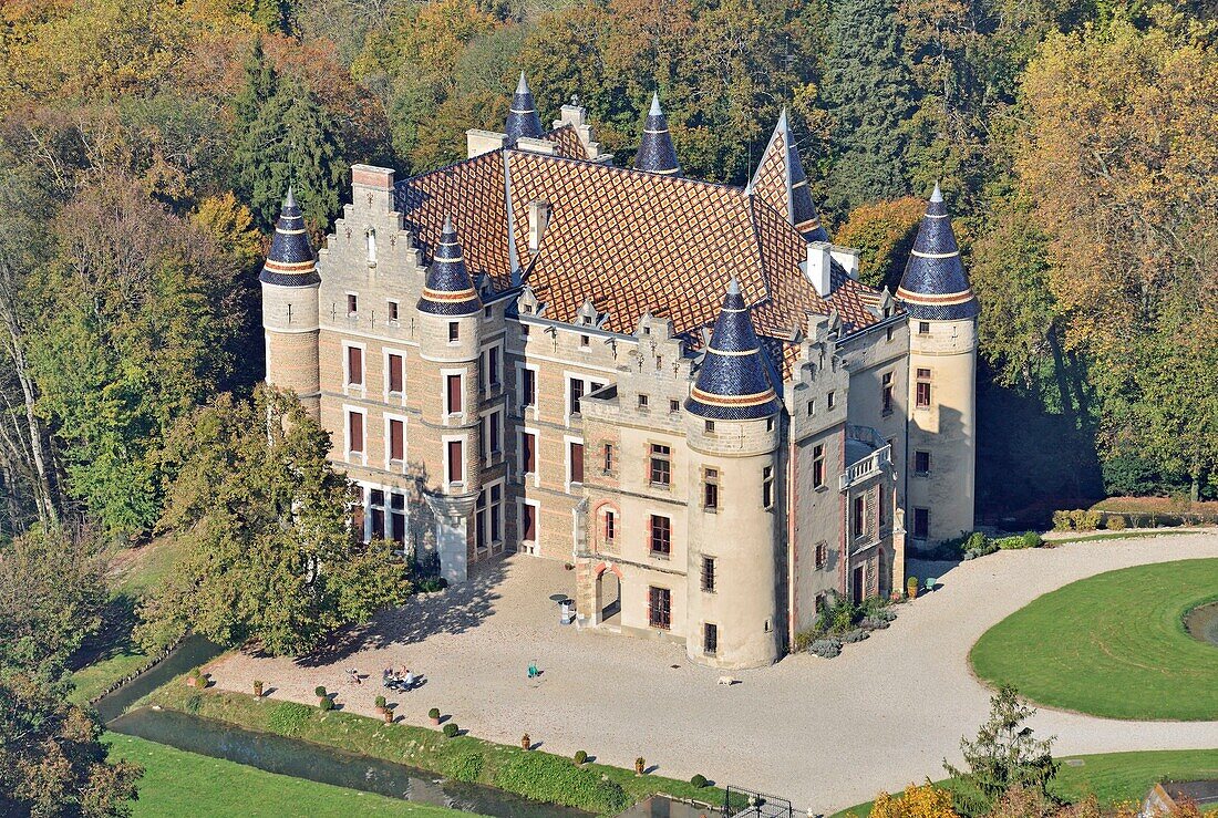 Frankreich,Isere,Chabons,das von Viollet le Duc erbaute Schloss von Pupetieres (Luftbild)